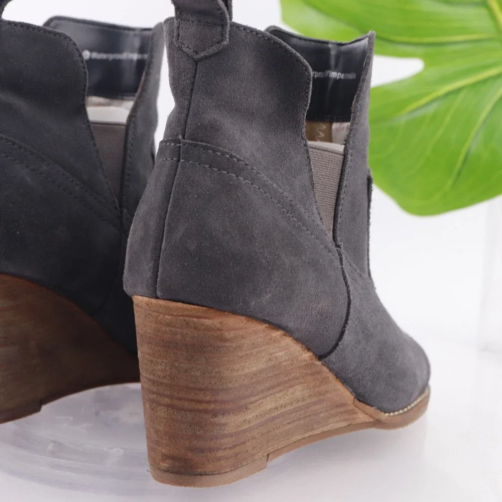 Blondo Womens Irving Boots Size 8.5 Waterproof Gray Suede Chelsea Booties Wedge